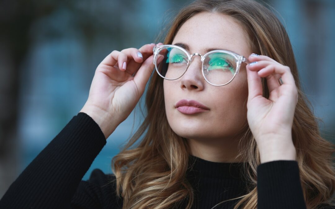 How to Choose the Right Eyeglasses for Your Face Shape
